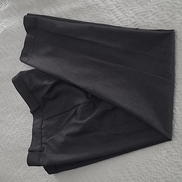 Two-piece suit - Picture 7 of 9